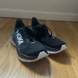 HOKA Mach 5 in black and white. Lightweight running shoes.